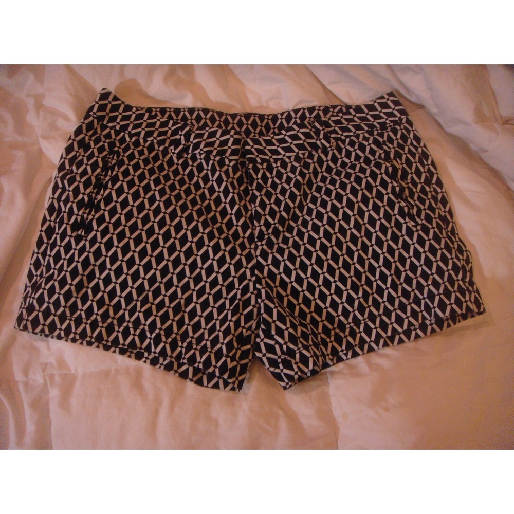 Stylus black white designed womens size 6 shorts